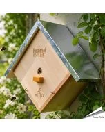 Hummelhotel aus Holz mit Metalldach ✔️ Artgerechte 20mm Eingangsgröße ✔️ Stabile Ausführung aus FSC-Holz ✔️ Verschraubte Elemente ➤ Online kaufen bei Alles für Vögel