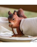 Serviettenring aus Holz - Eichhörnchen ✔️ Handgeschnitzt und bemalt ✔️ Vielseitige Dekoration - Naturgetreu geformt ✔️ Jetzt online kaufen bei Alles für Vögel