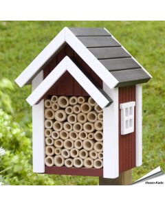 Bienen-Hotel (rot) von Wildlife Garden. Hölzerne Nisthilfe für solitär lebende Wildbienen mit mehreren Nistgängen für einen sonnigen, geschützten Gartenplatz.