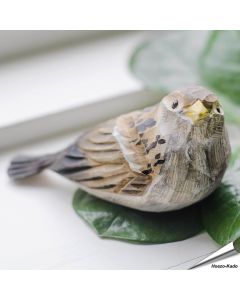 Junger Haussperling / Hausspatz | Handgeschnitzter Holzvogel