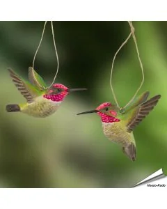 DecoBird Annakolibri aus Holz als Set mit zwei handgeschnitzten Vögeln in unterschiedlichen Flughaltungen. Dekorative Geschenkidee für Vogel- und Naturfreunde.