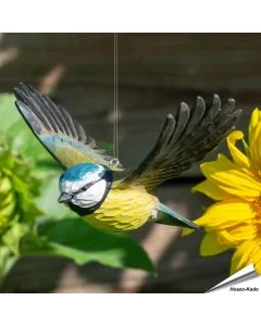 Fliegende Blaumeise | Handgeschnitzter Holzvogel