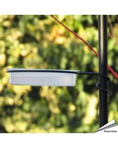 Schaffe eine zusätzliche Trinkgelegenheit mit der Wrap-around Wasserschale  ✔️ Kompatibel mit Pfahl Ø 22mm ✔️ Hergestellt aus robustem, pulverbeschichtetem Stahl / Polycarbonat ✔️ Kaufe online bei Alles für Vögel
