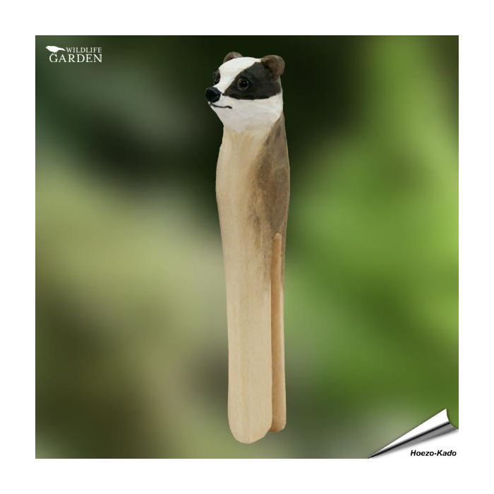 DecoClip - Dachs von Wildlife Garden aus Holz. Handgeschnitzte Holz-Wäscheklammer mit schwarz-weißer Dachskopfzeichnung. Ca. 11 x 23 x 104 mm.