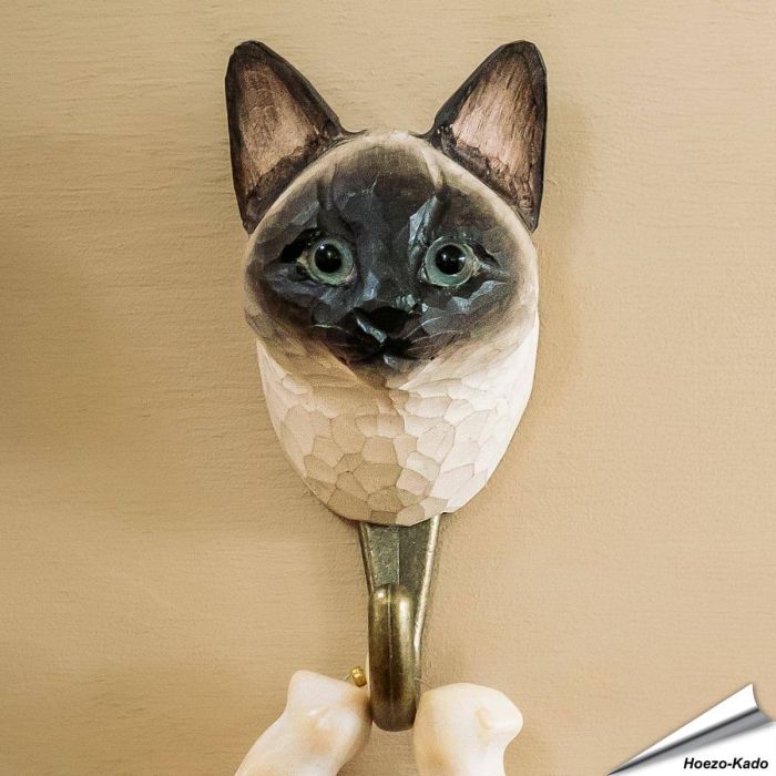 Handgemachter Holz-Kleiderhaken von einer siamesischen Katze ✔️ Naturgetreu bemalt ✔️ Geschenkidee für Katzen- und Naturliebhaber ➤ Bestelle bei Alles für Vögel