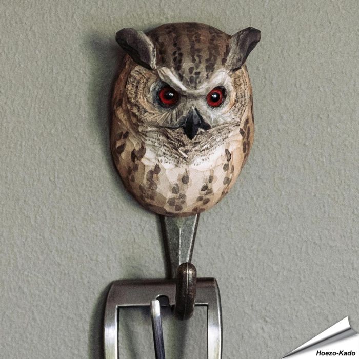 Handgemachter Holz-Kleiderhaken mit Uhukulptur von Wildlife Garden ✔️ Naturgetreu bemalt ✔️ Geschenkidee für Tier- und Vogelliebhaber ➤ Jetzt kaufen bei Alles für Vögel