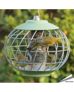 Helix-Samensäule mit kugelförmigem Schutzkorb - grün ✔️ Absolut sicher gegen grosse Vögel ✔️ Optimal für Sämereien und Sonnenblumenkerne ➤ Kaufe bei Alles für Vögel