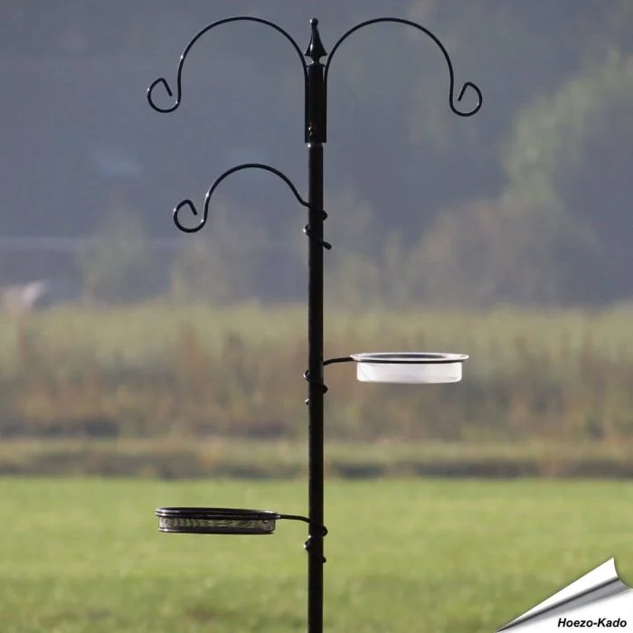 Vogel-Futterstation als Komplett-Set ✔️ Stabil, wetterfest & einfach montierbar ✔️ Perfekt für Wildvögel im Garten ✔️ Jetzt online entdecken bei Alles für Vögel