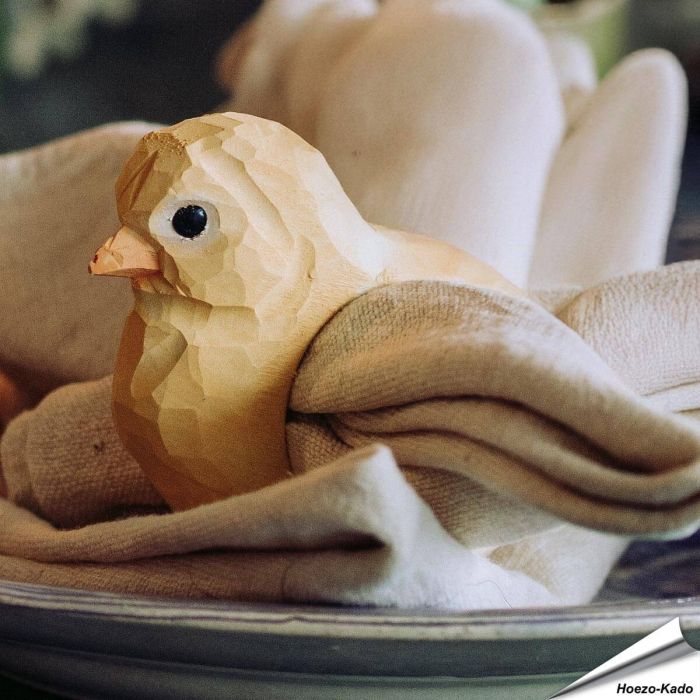 Serviettenring aus Holz - Küken ✔️ Handgeschnitzt und bemalt ✔️ Vielseitige Dekoration - Naturgetreu geformt ✔️ Jetzt online kaufen bei Alles für Vögel